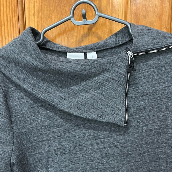 Ladies grey marled zip neck tunic top- Chico’s size 1/Medium - Picture 5 of 7